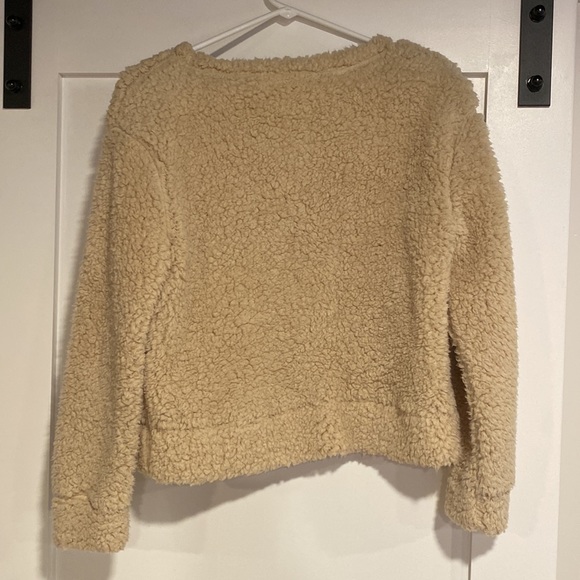 Fuzzy Christmas sweater size medium - Picture 5 of 6